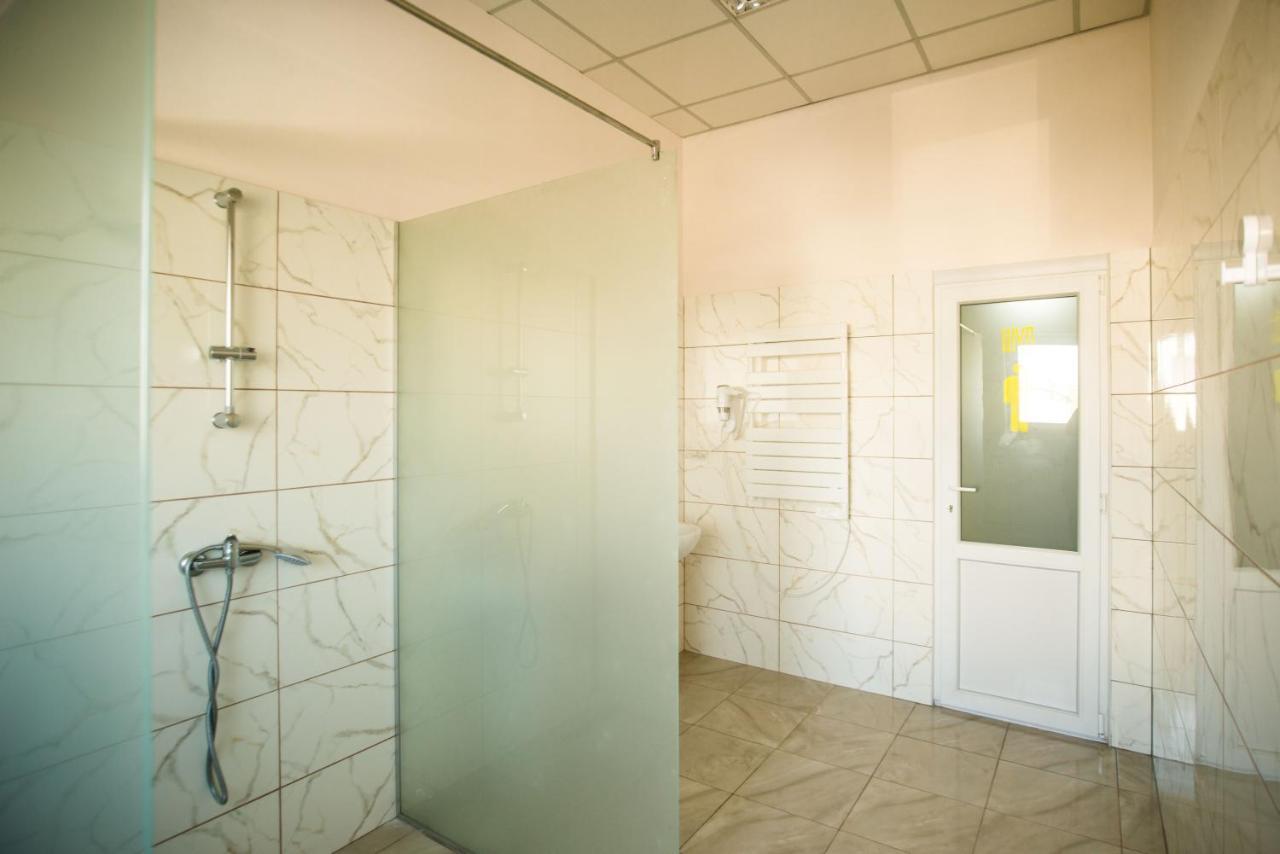 Si-Yo Hostel Uzjhorod Exteriör bild